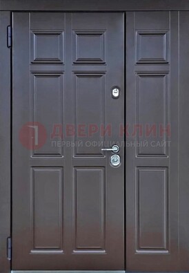 Тёмная двухстворчатая входная дверь для коттеджа с МДФ ДМ-533 в Железнодорожном