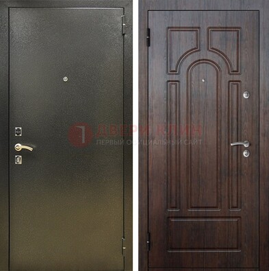 Железная темно-серая дверь с порошковым напылением и МДФ Тисненый орех ДП-275 в Железнодорожном
