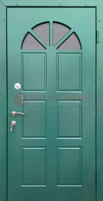 Зеленая стальная дверь со стеклом для дома ДС-28 в Железнодорожном