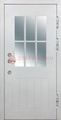 Белая уличная дверь со стеклом ДС-30 в Железнодорожном