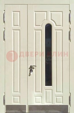 Белая двухстворчатая металлическая дверь со стеклом ДС-71 в Железнодорожном