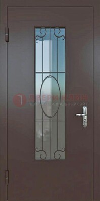 Коричневая наружная железная дверь со стеклом и ковкой ДСК-100 в Раменском
