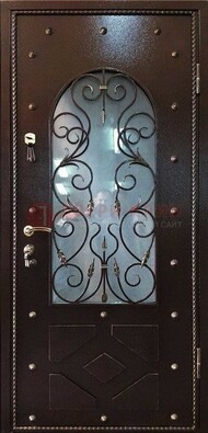 Влагостойкая дверь со стеклом и ковкой с декором ДСК-37 в Железнодорожном