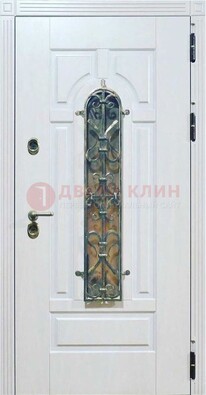 Белая остекленная металлическая дверь с ковкой ДСК-98 в Железнодорожном