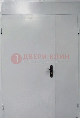 Белая металлическая тамбурная дверь ДТМ-5 в Железнодорожном