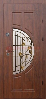 Стальная коричневая дверь с виноритом и ковкой ДВТ-82 в Железнодорожном