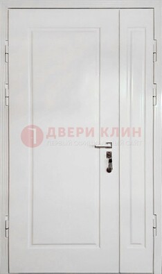 Полуторная металлическая дверь с МДФ в белом цвете ПЛ-24 в Железнодорожном